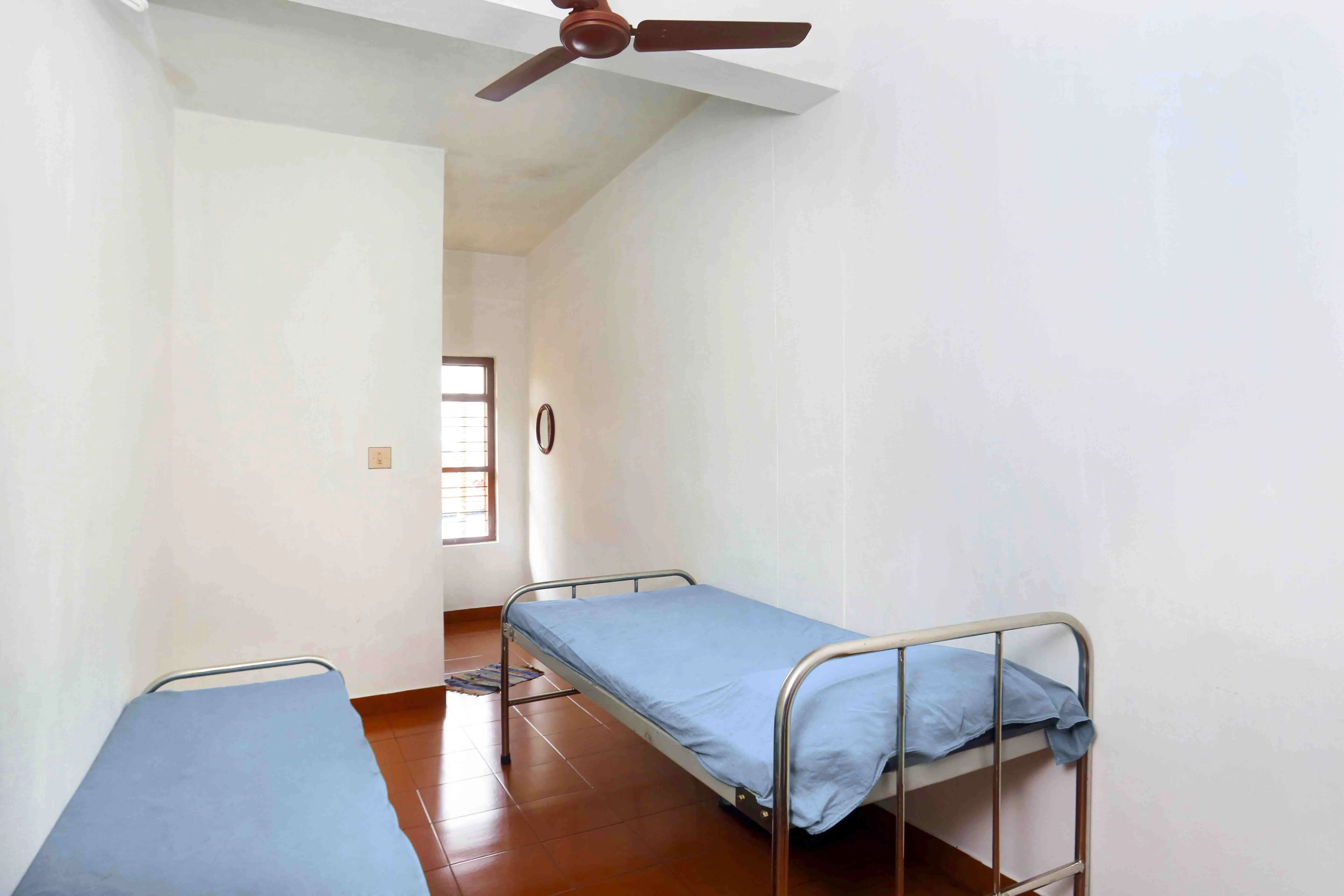 basic-economic-room