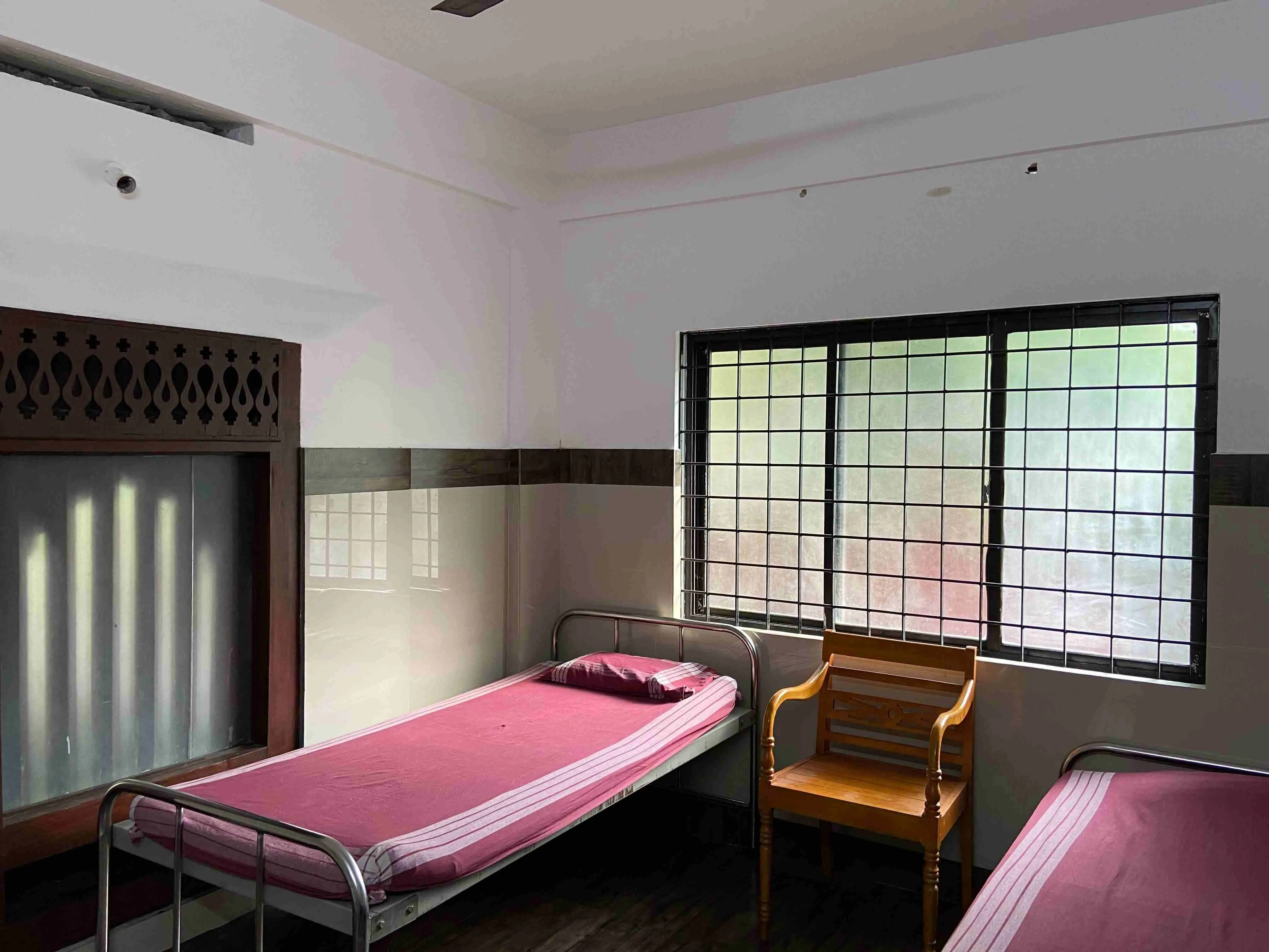 spacious-economic-room